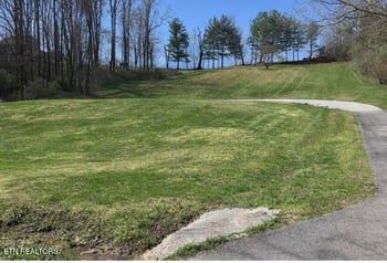 233 Smith Oaks Ln, Jacksboro, TN 37757