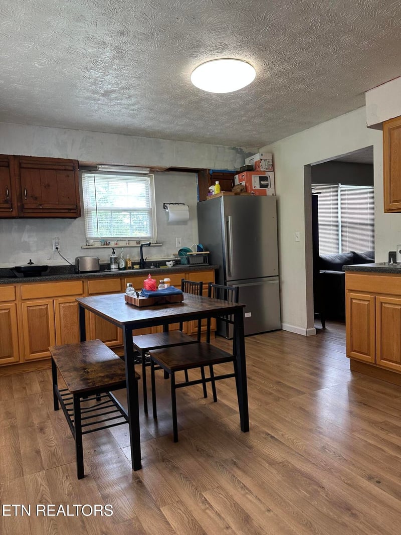 233 Watkins Ln, Jacksboro, TN 37757
