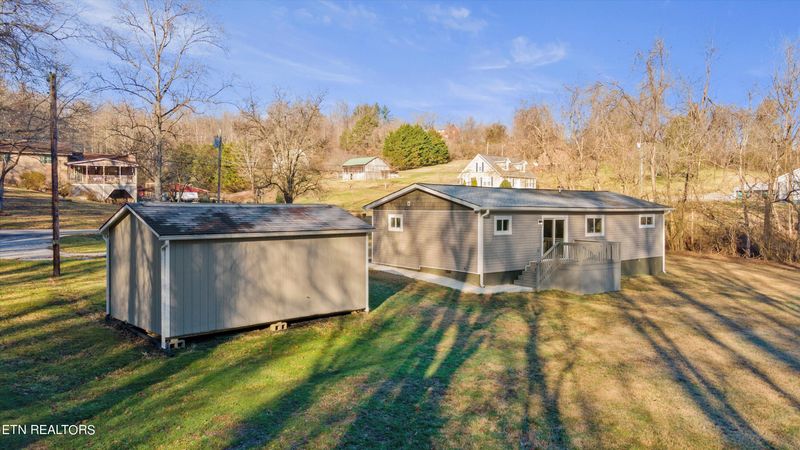 233 Woolsey Rd, Harriman, TN 37748