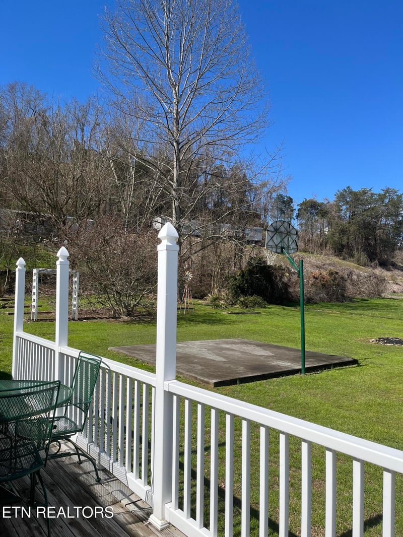2330 Webb Rd, Sevierville, TN 37876