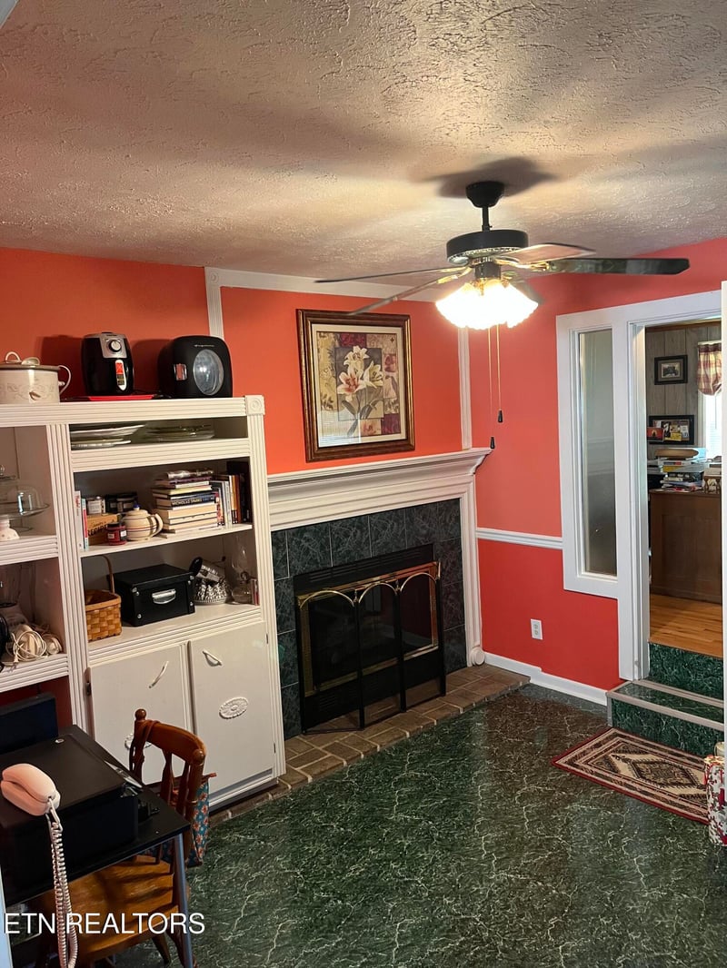 2330 Webb Rd, Sevierville, TN 37876