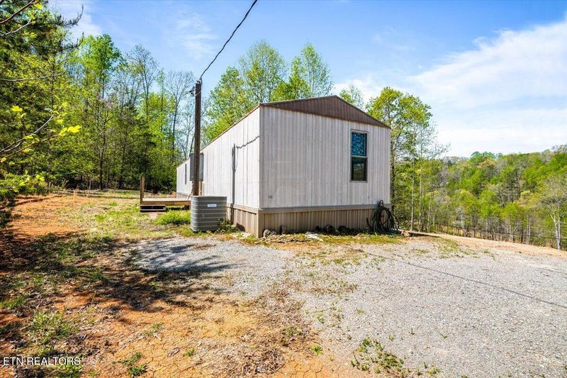 2332 Cove Pointe Rd, Lafollette, TN 37766