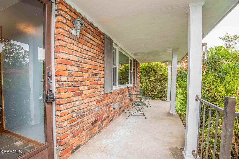 2333 Alice Bell Rd, Knoxville, TN 37914