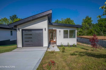 2335 Rock Gardens Dr, Sevierville, TN 37876