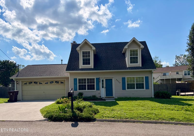 2337 Scanlon Ct, Powell, TN 37849