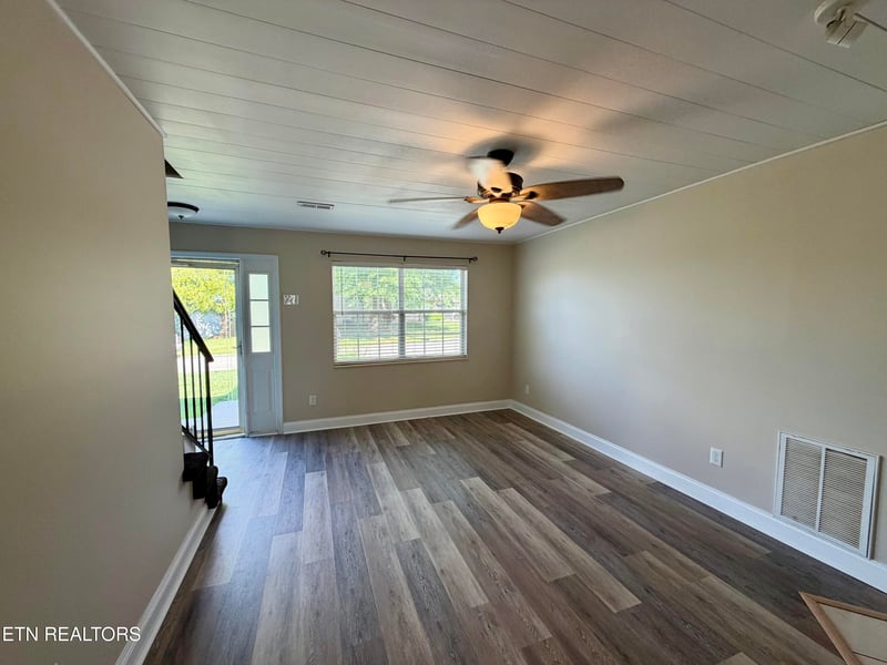 2337 Scanlon Ct, Powell, TN 37849