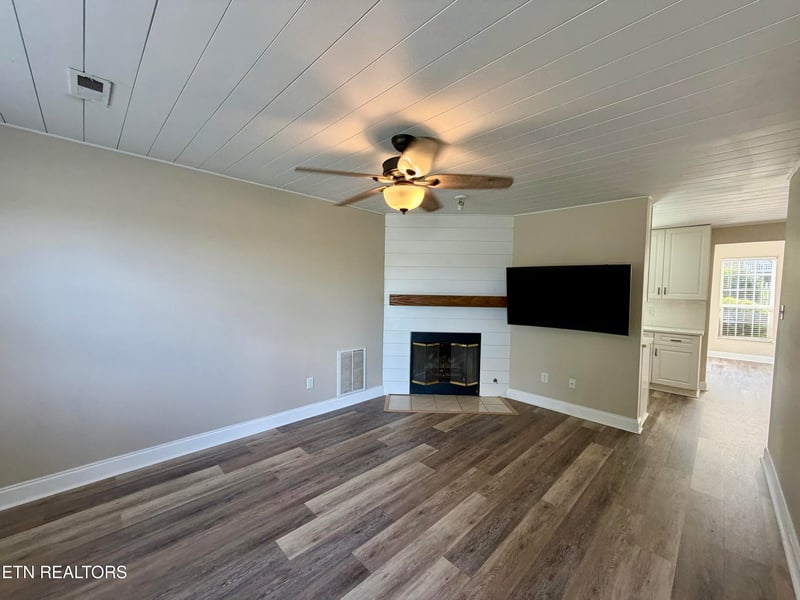2337 Scanlon Ct, Powell, TN 37849