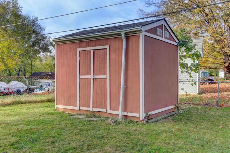 2341 Greenfield Ln, Knoxville, TN 37917