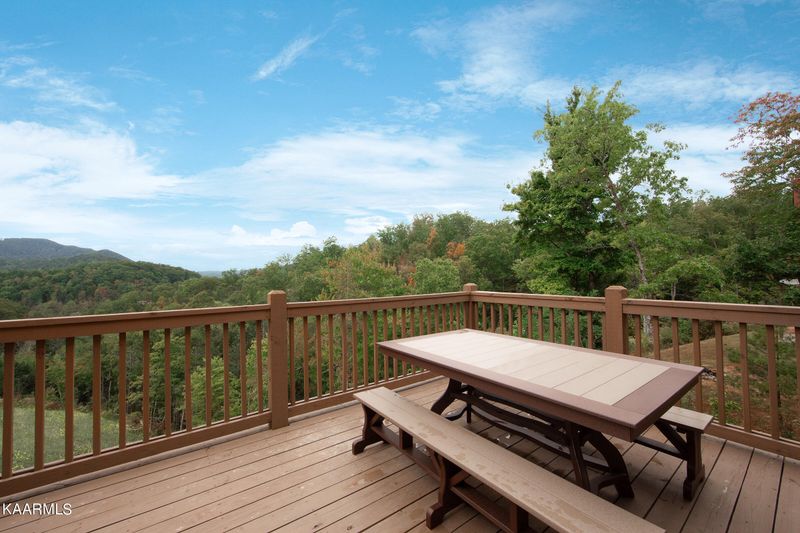 2342 Coopers Hawk Way, Sevierville, TN 37862
