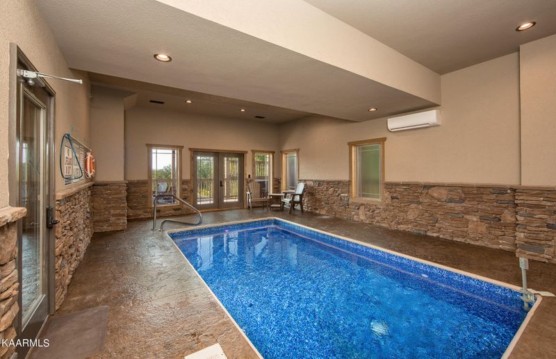2342 Coopers Hawk Way, Sevierville, TN 37862