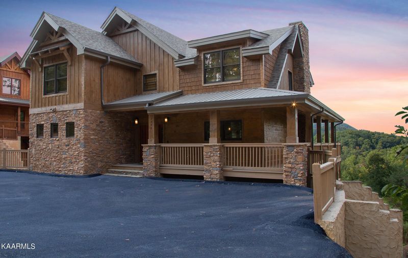 2342 Coopers Hawk Way, Sevierville, TN 37862
