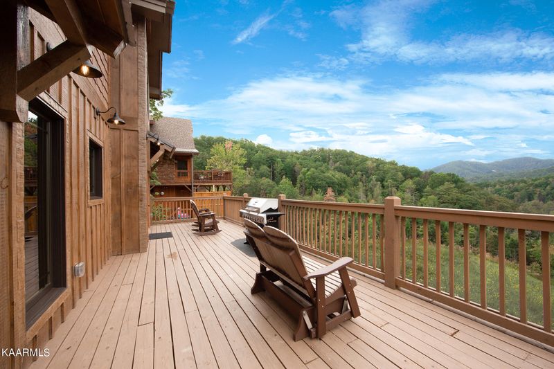2342 Coopers Hawk Way, Sevierville, TN 37862