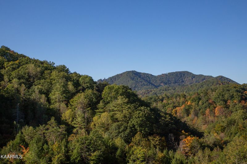 2342 Coopers Hawk Way, Sevierville, TN 37862