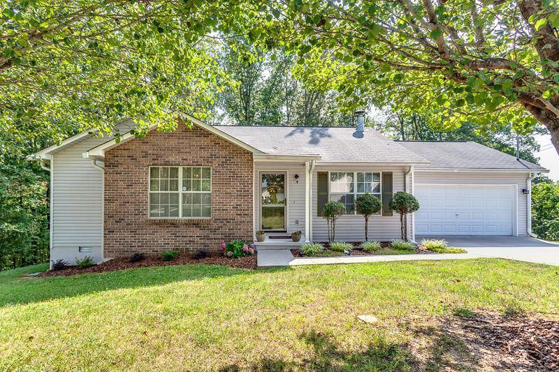 2342 Cripple Oak Ln, Powell, TN 37849