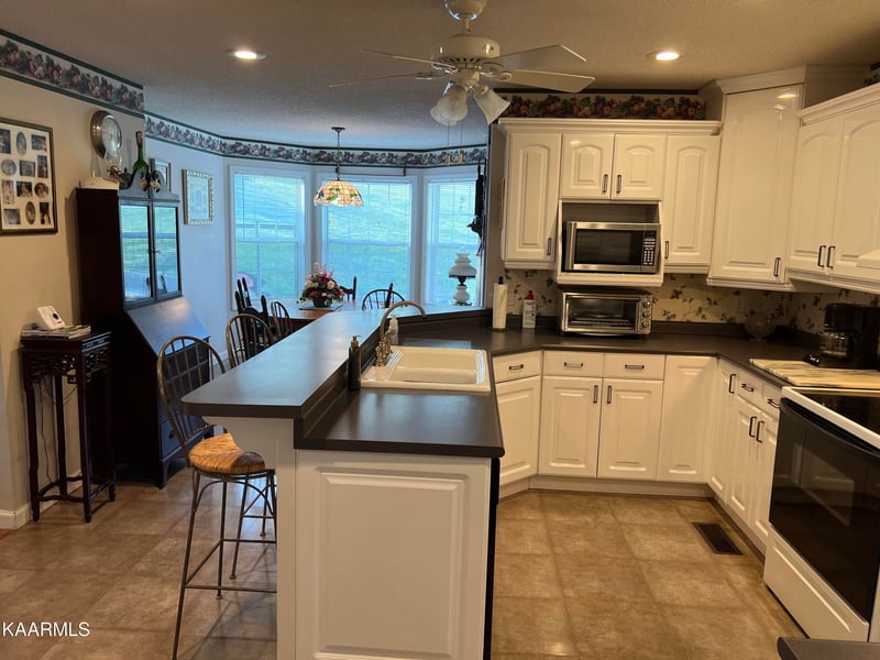 2344 Bear Creek Rd, Oneida, TN 37841