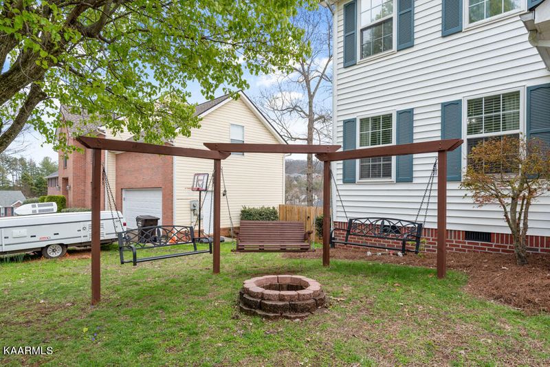 2344 Conners Creek Cir, Knoxville, TN 37932