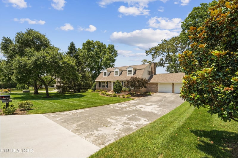 2345 Chesterfield Dr, Maryville, TN 37803