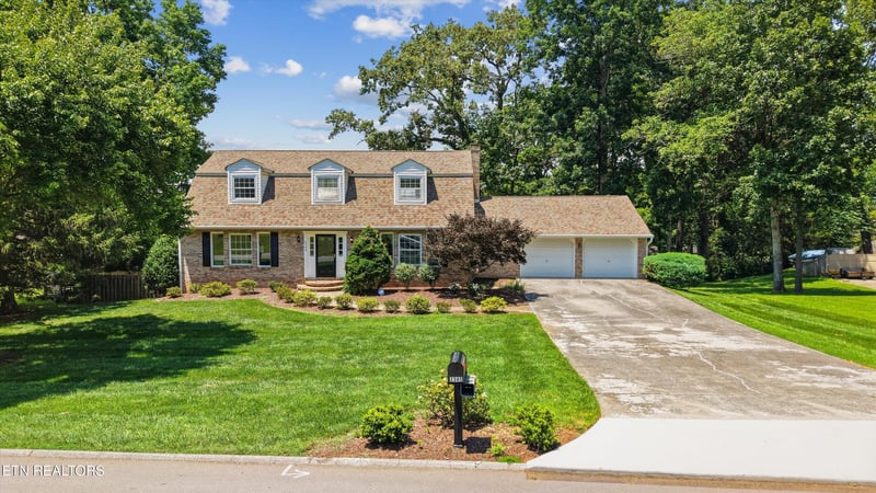 2345 Chesterfield Dr, Maryville, TN 37803