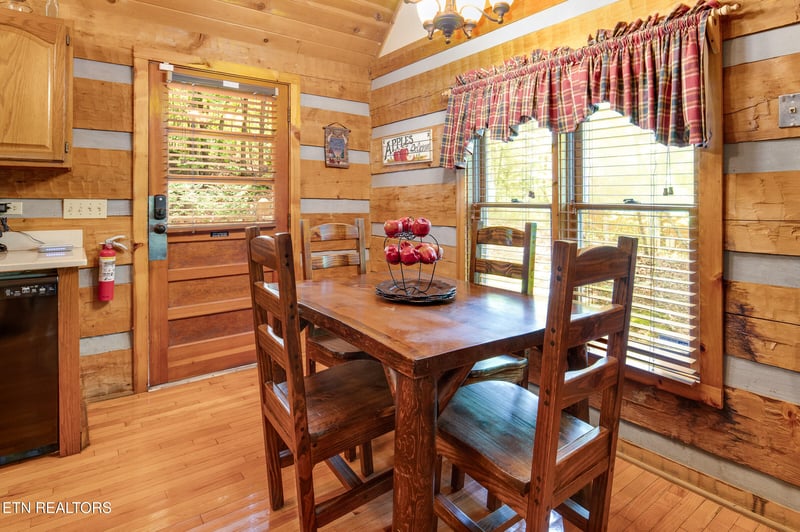 2345 Courtney Ln, Sevierville, TN 37876