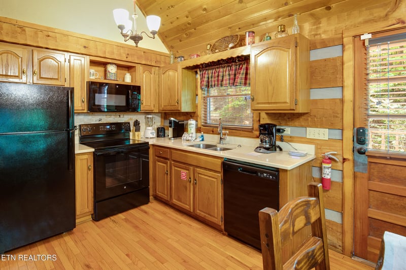 2345 Courtney Ln, Sevierville, TN 37876
