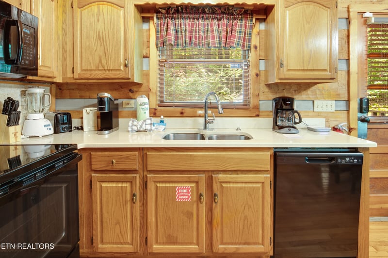 2345 Courtney Ln, Sevierville, TN 37876