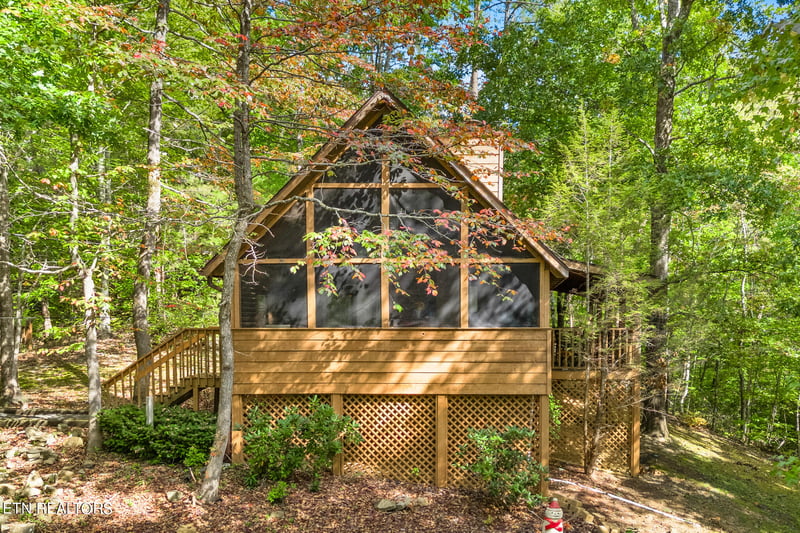 2349 Courtney Ln, Sevierville, TN 37876