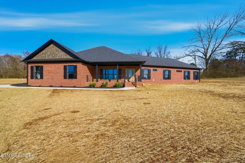 235 Charlie Ln, Maryville, TN 37804