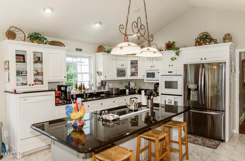 235 Fairmont Ave, Harriman, TN 37748