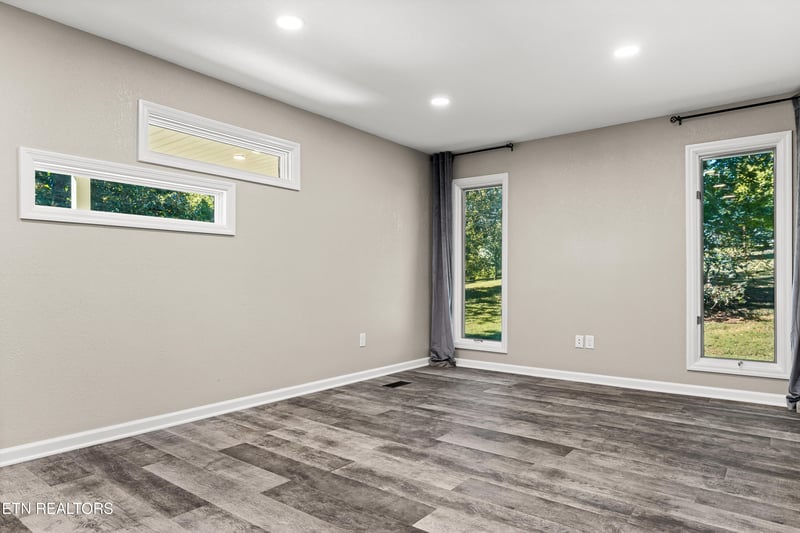 235 Gene Dr, Madisonville, TN 37354