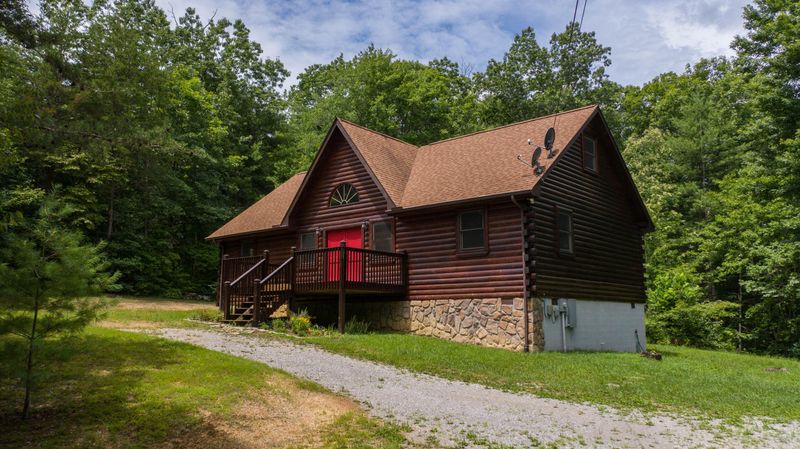 235 Hemlock Bluff Way, Deer Lodge, TN 37726