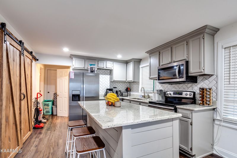 235 Highway 70, Lenoir City, TN 37771