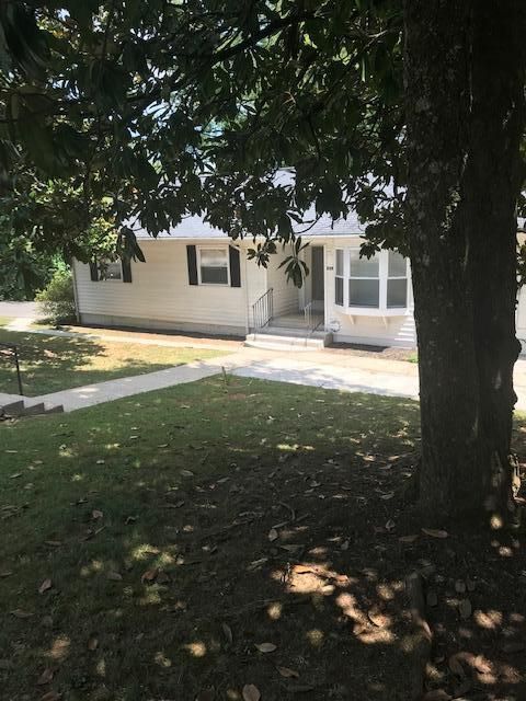 235 Outer Dr, Oak Ridge, TN 37830