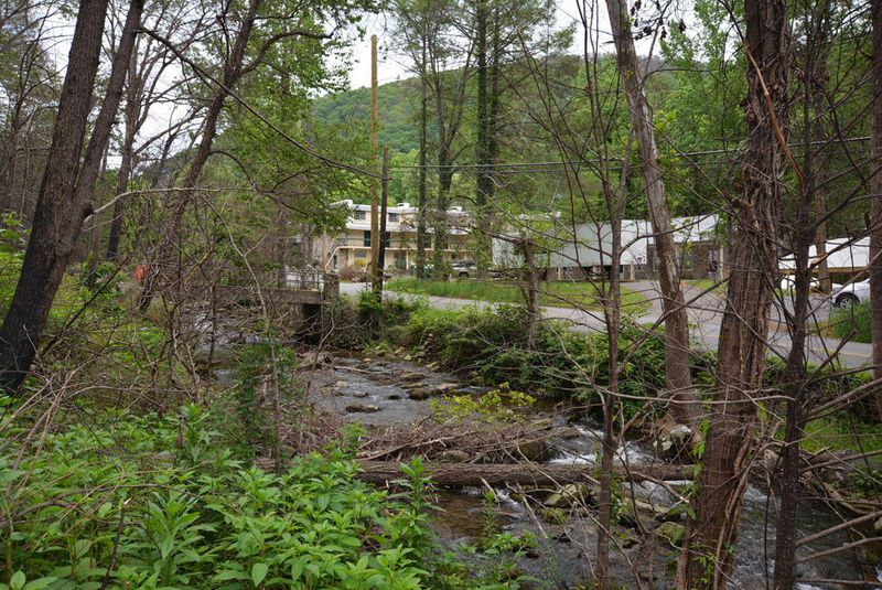 235 Roaring Fork Rd, Gatlinburg, TN 37738