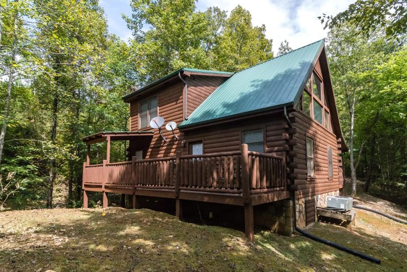 2350 Breezy Rd, Sevierville, TN 37876