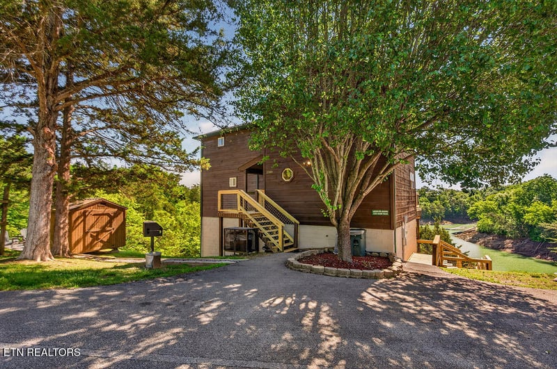 2350 Kerr Rd, Sevierville, TN 37876