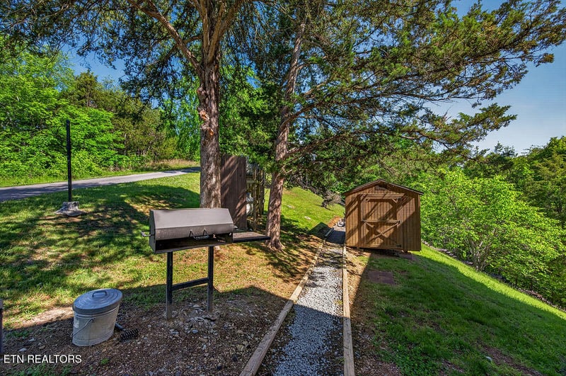 2350 Kerr Rd, Sevierville, TN 37876