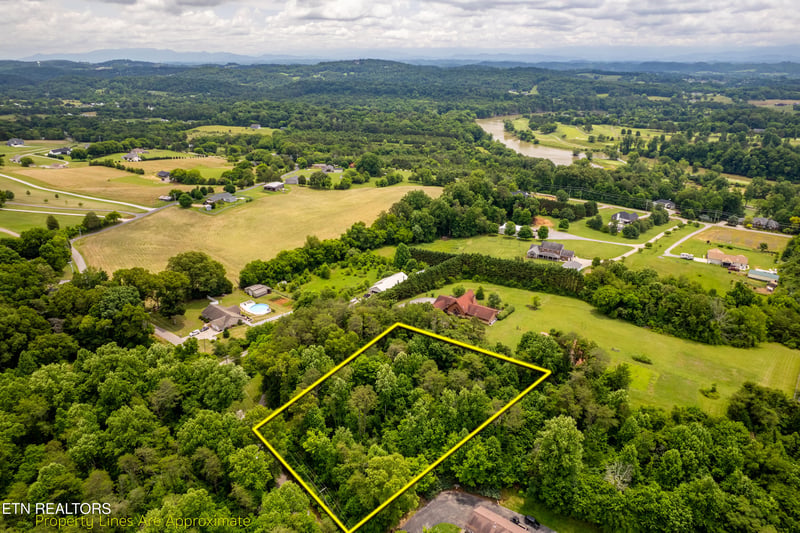 2353 Dave Smith Rd, Kodak, TN 37764