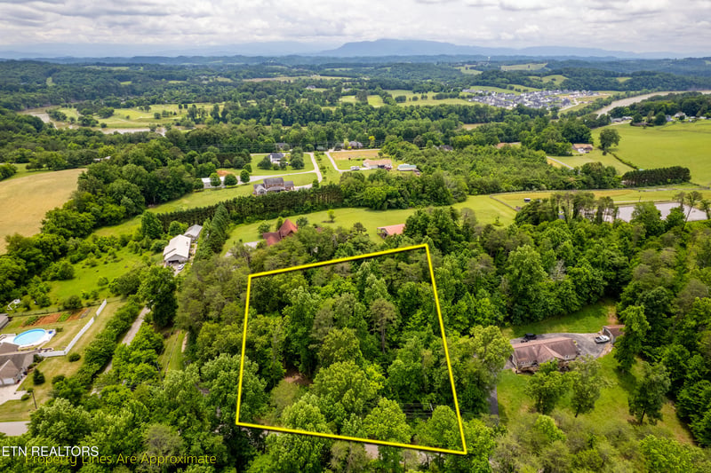 2353 Dave Smith Rd, Kodak, TN 37764