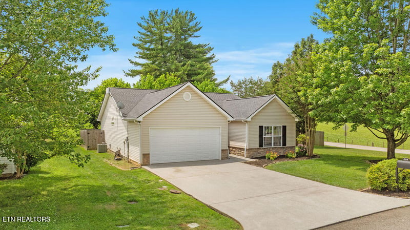 2358 Slate Valley Ln, Knoxville, TN 37923