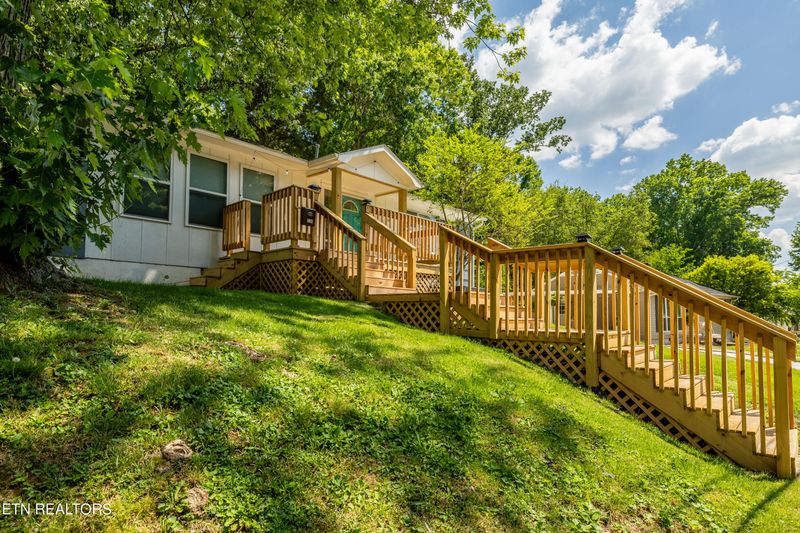 236 East Dr, Oak Ridge, TN 37830