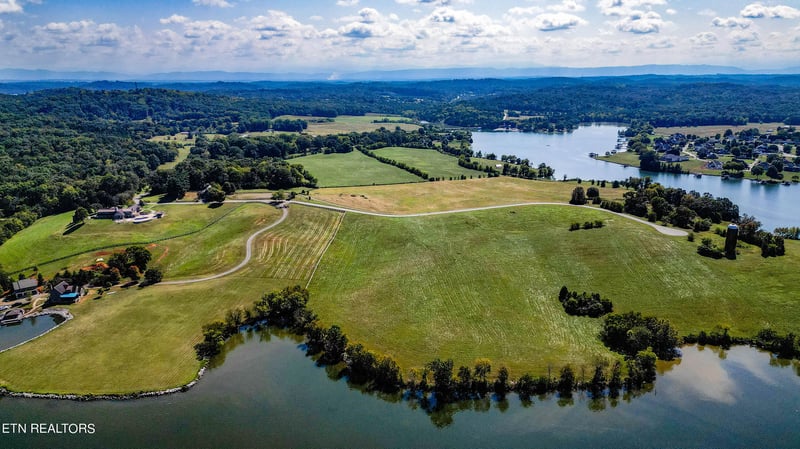 236 Osprey Point, Louisville, TN 37777