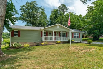 2360 Pinewood Dr, Maryville, TN 37803