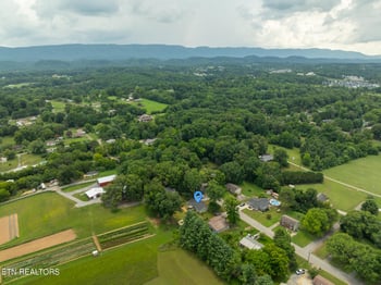 2360 Pinewood Dr, Maryville, TN 37803