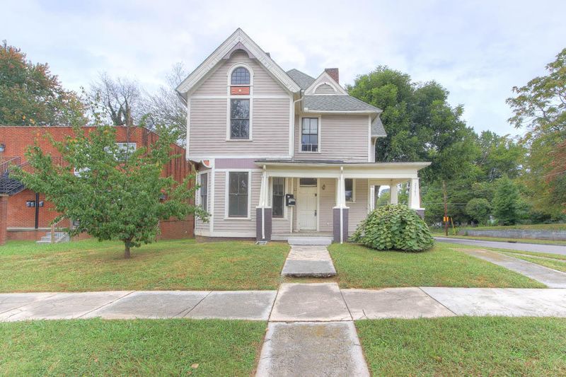 2361 E Fifth Ave, Knoxville, TN 37917