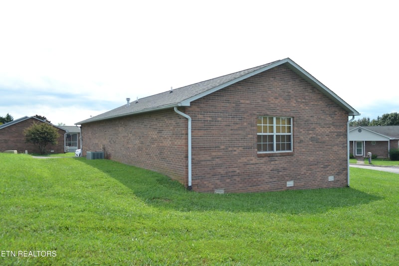 2365 Governors Ct, Maryville, TN 37801