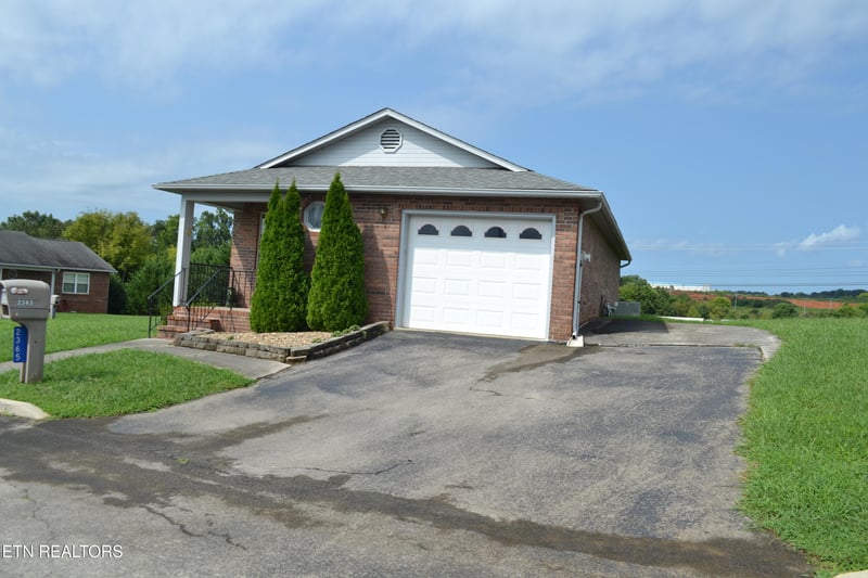 2365 Governors Ct, Maryville, TN 37801
