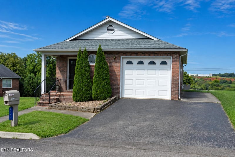 2365 Governors Ct, Maryville, TN 37801