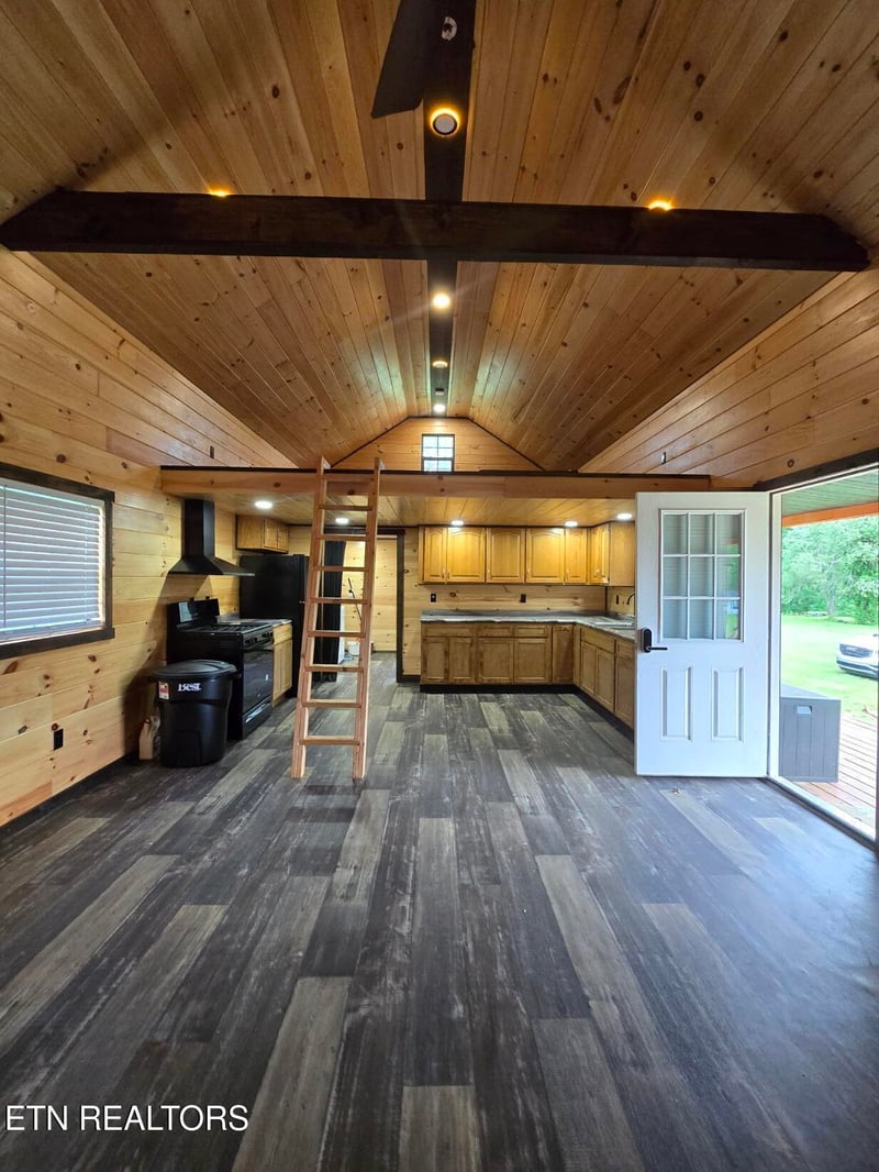 2365 Mountain View Rd, Robbins, TN 37852