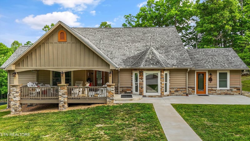 2366 Mayland Rd, Crossville, TN 38571
