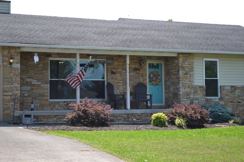 237 Grandview Dr, Kodak, TN 37764